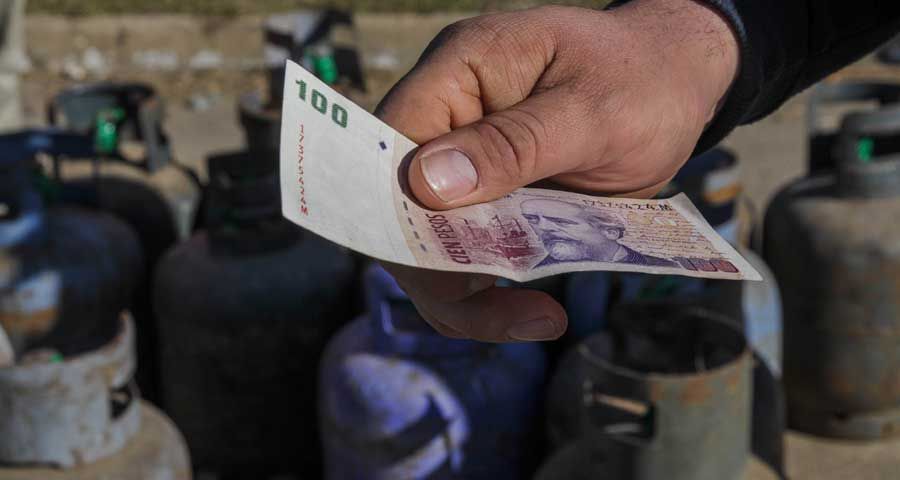 Sobreprecios de garrafas en barrios del sur: "Acá hay una mano negra"