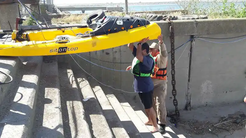 Rescataron a cuatro kayakistas