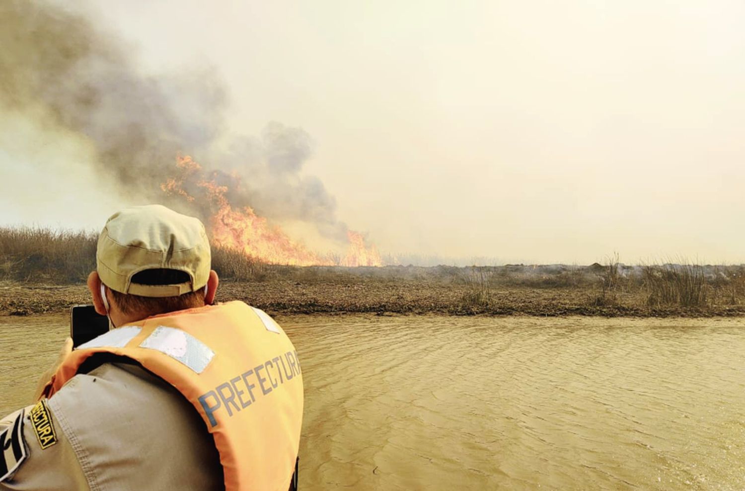 Delta del Paraná: Prefectura detuvo a tres hombres que iniciaron un incendio