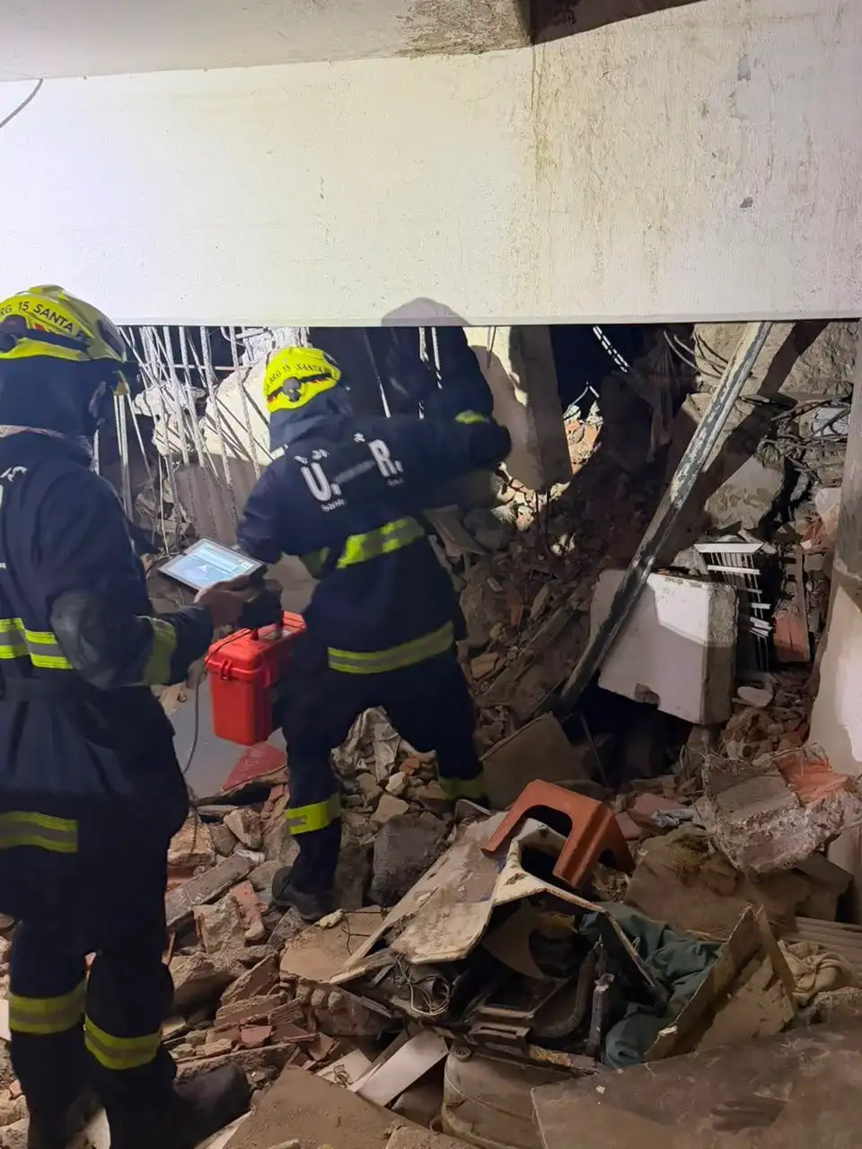 Brigada santafesina en Venezuela: escáneres, sensores y perros en la primera búsqueda en zona de desastre - 4