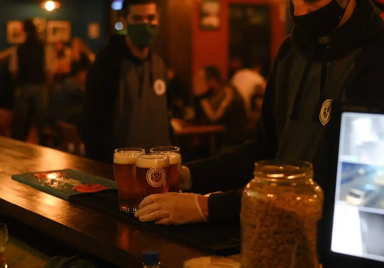 Pese a la autorización, fueron pocos los restaurantes que reabrieron sus puertas