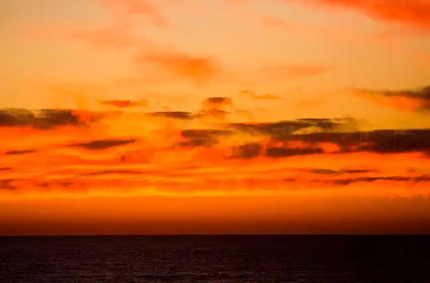 A puro sol: fuerte viento y un cielo despejado en Mar del Plata