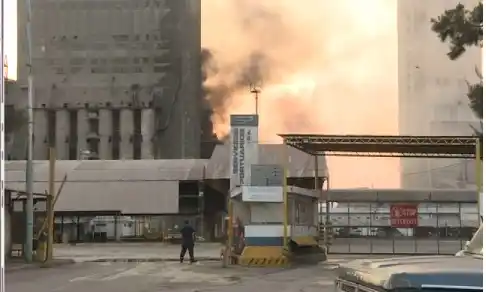 Trabajan tres dotaciones de bomberos en el lugar.