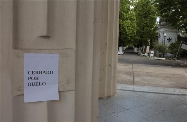 Insólito: El Cementerio de La Plata cerrado por duelo