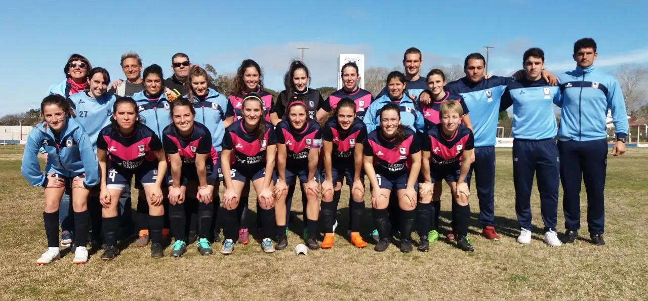 Como visitante, Tandil dio un paso firme en el debut