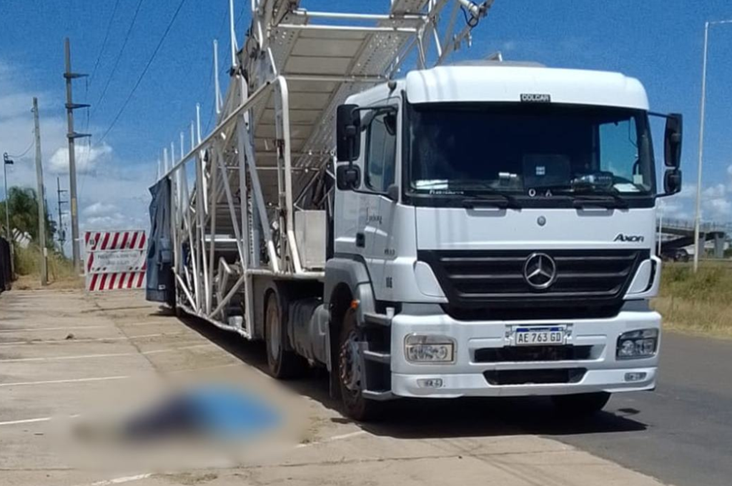 Dirigía un camión Mercedes Benz con un acoplado conocido como "mosquito"