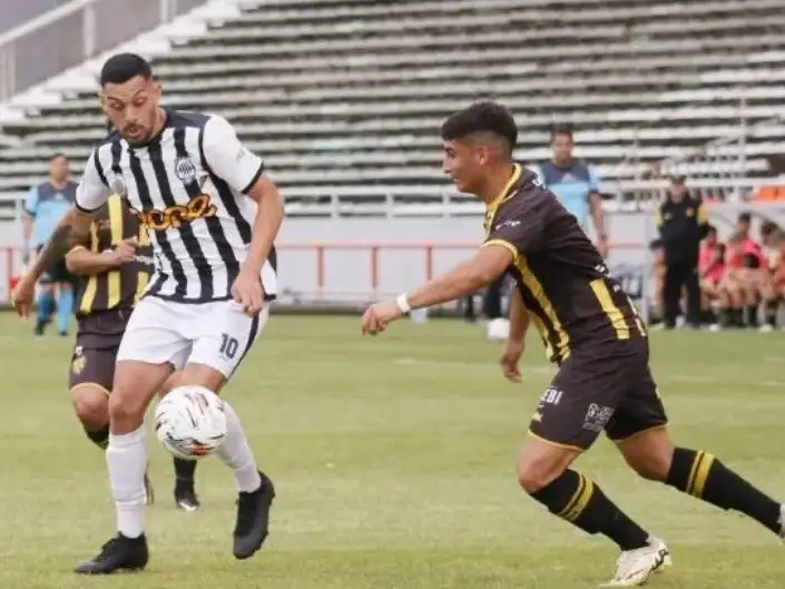 Atlético y Norte jugarán el sábado desde las 16 en tanto, la liga local, pasa a un extraño horario.
