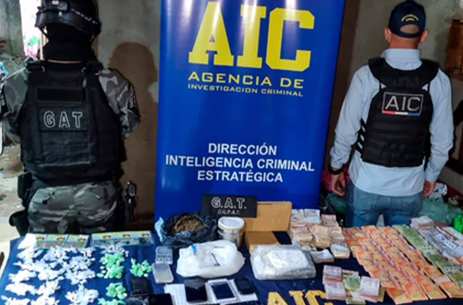 Cinco miembros de la banda Los Gorditos y dos policías detenidos en múltiples allanamientos en Rosario