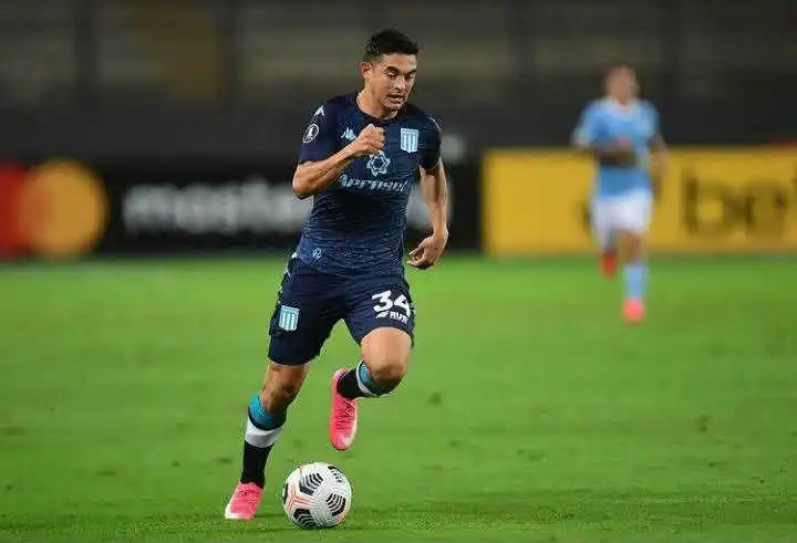 Lovera estuvo presente en el triunfo de Racing en Perú