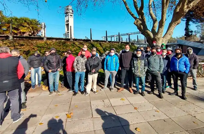 Nueva protesta en el COM: choferes de turismo reclaman ayuda del Estado