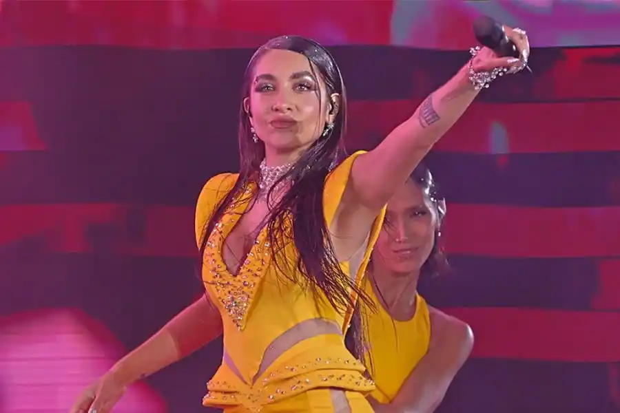 Escándalo con María Becerra y su show: salió al escenario 2 horas tarde por un grave motivo