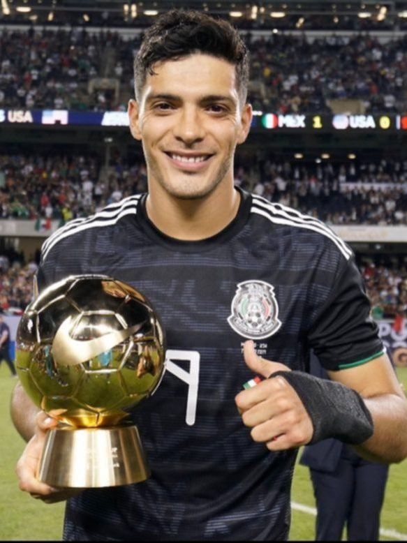 Raúl Jiménez participa en la fiesta de goles del Fulham 