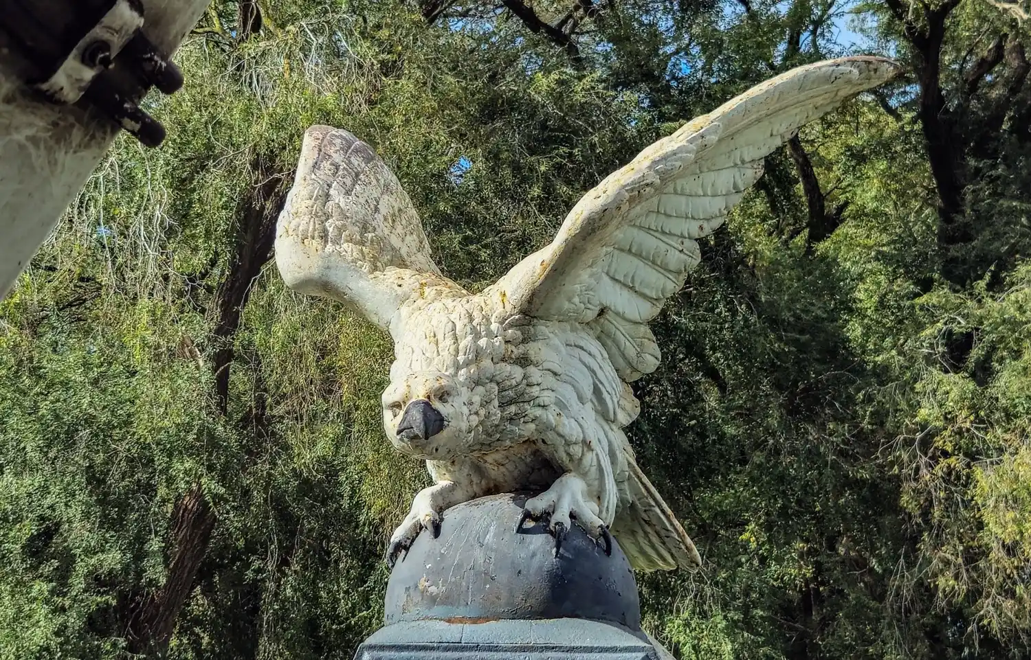 El último registro fotográfico de la obra se encontraba en el Boletín Municipal de 1941, sin la columna ornamental que la sostenía.