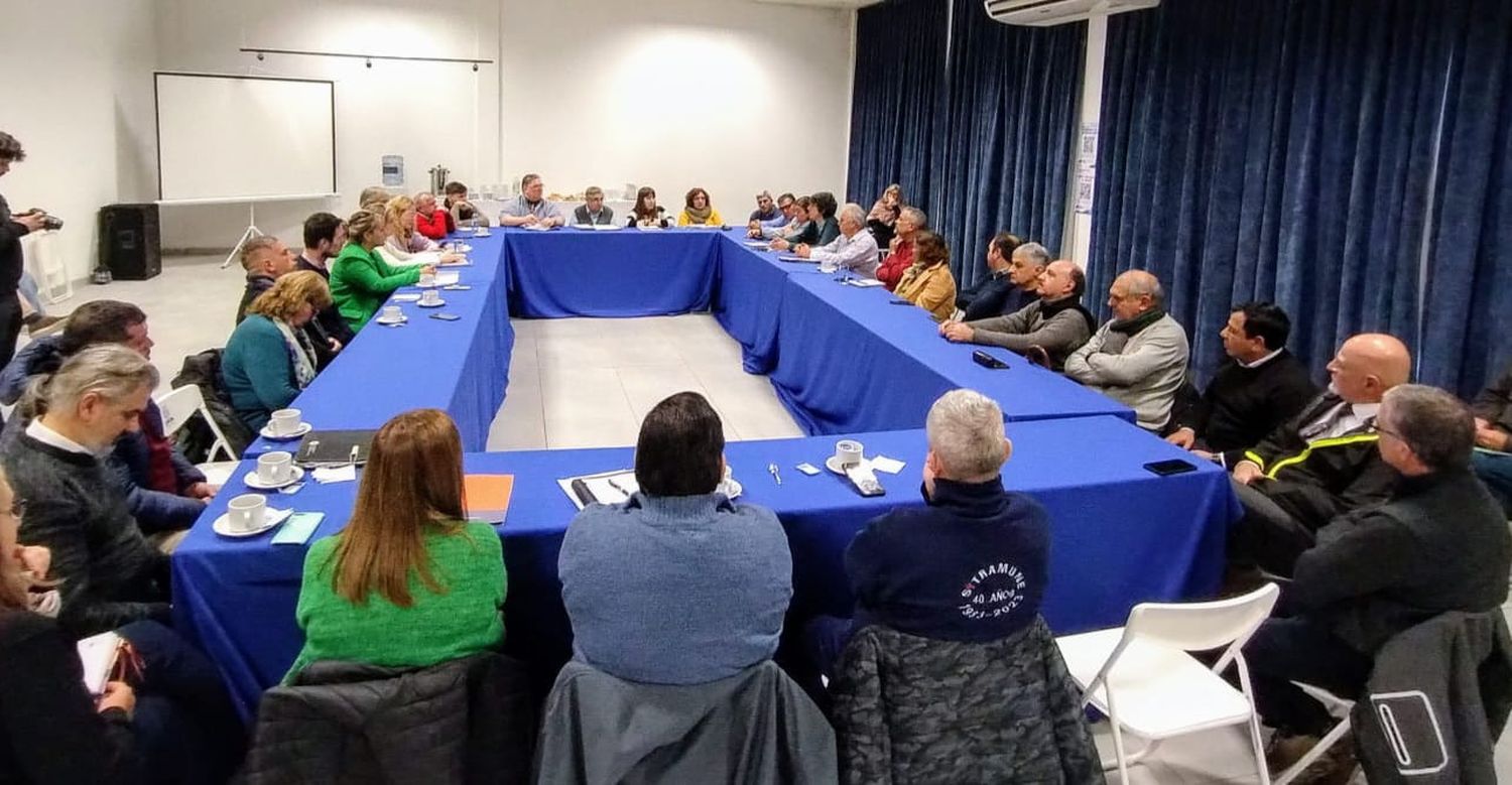 La Mesa Intersindical se manifiesta en contra del proyecto de reforma de la Caja de Jubilaciones