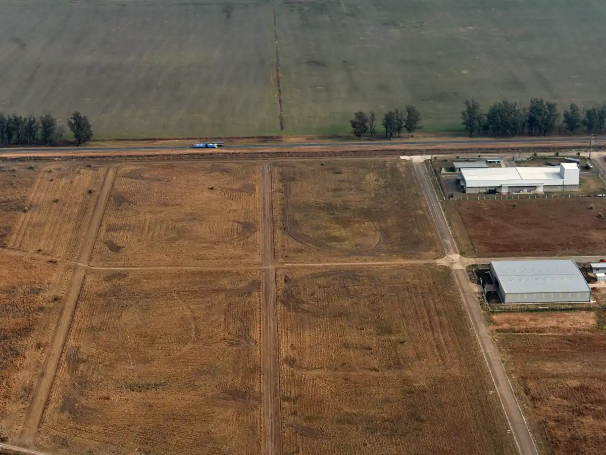Se comienza a construir la nave donde funcionará la empresa Lear