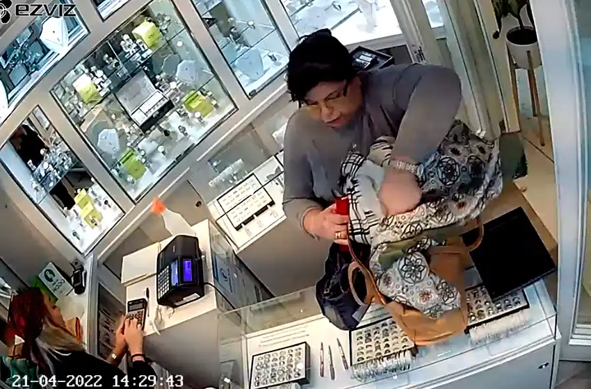 Video: así se robaron casi medio millón de pesos en una joyería