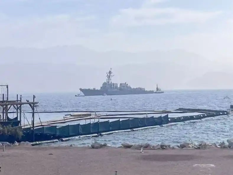 Un destructor de misiles de Estados Unidos ancló en Eilat en medio de tensiones con Irán