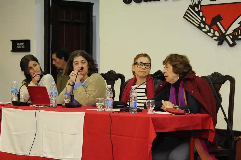 Tuvo lugar un debate sobre  el proyecto que busca legalizar el aborto voluntario