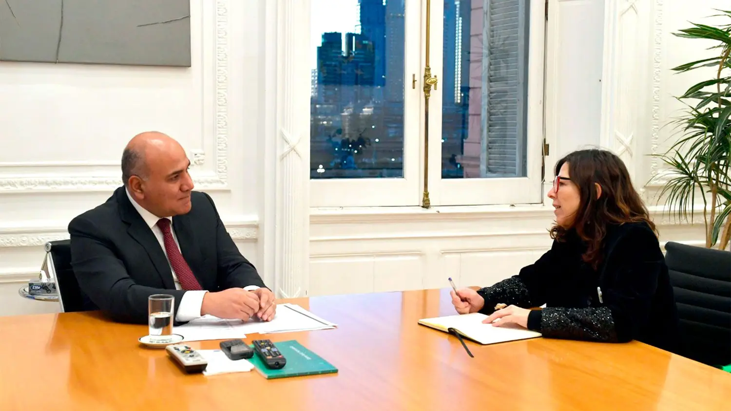 El Gobierno va por la reducción del gasto: Alberto Fernández prohibió contratar nuevos empleados en el Estado