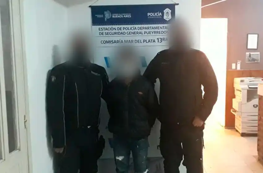 Quiso sobornar a la policía con dinero para que no le secuestren la moto