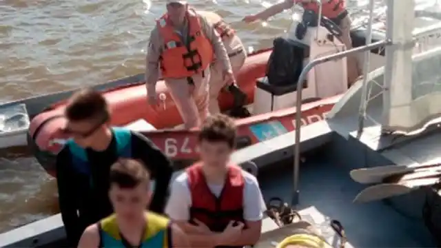 Prefectura rescató a tres adolescentes que cayeron al agua en el río Uruguay