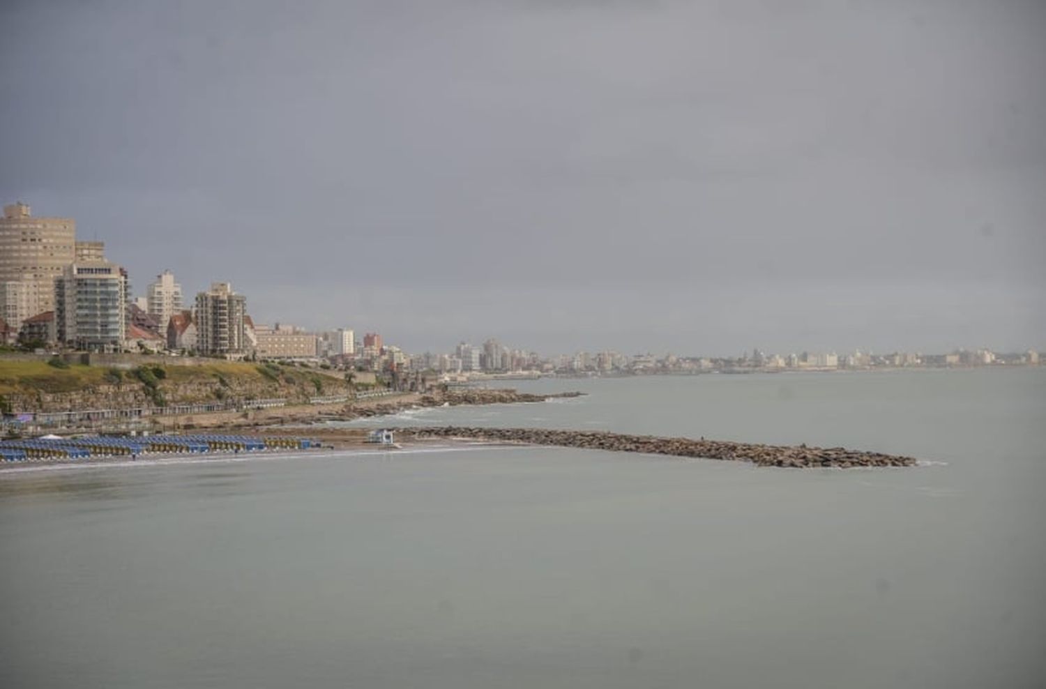 Jueves pesado: sube la temperatura, pero la lluvia nos pisa los talones