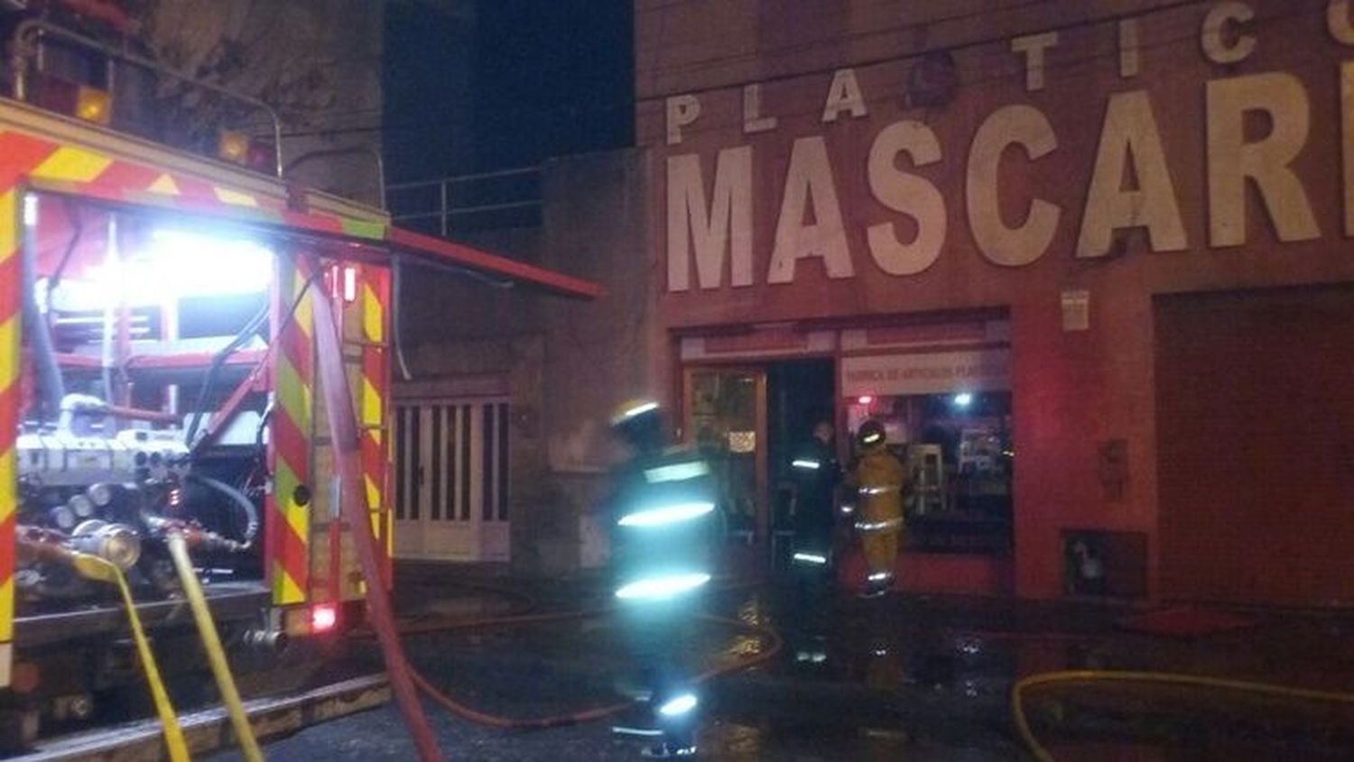 Incendio en fábrica de plásticos generó alarma en Pichincha