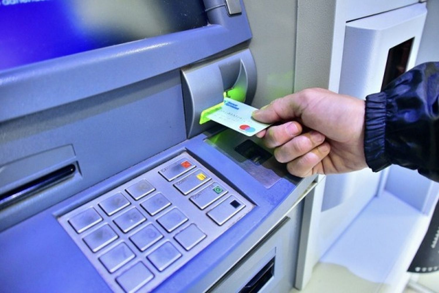 Comienza el cronograma de pago de sueldos para estatales