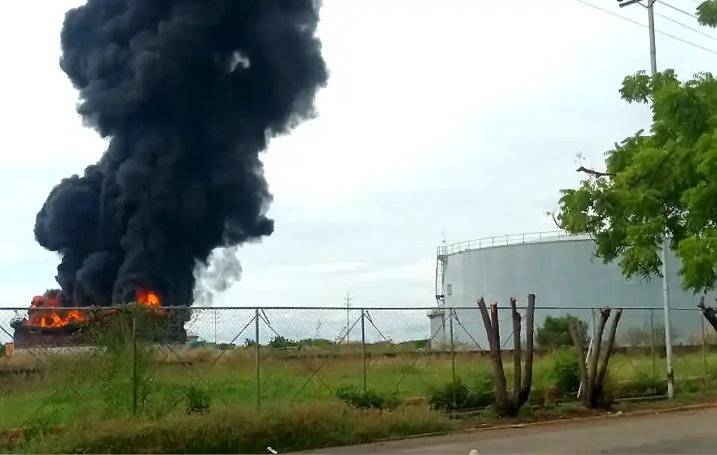 Arde tanque de PDVSA – La Salina en Zulia: PERSONAL FUERA DE PELIGRO (+Video)