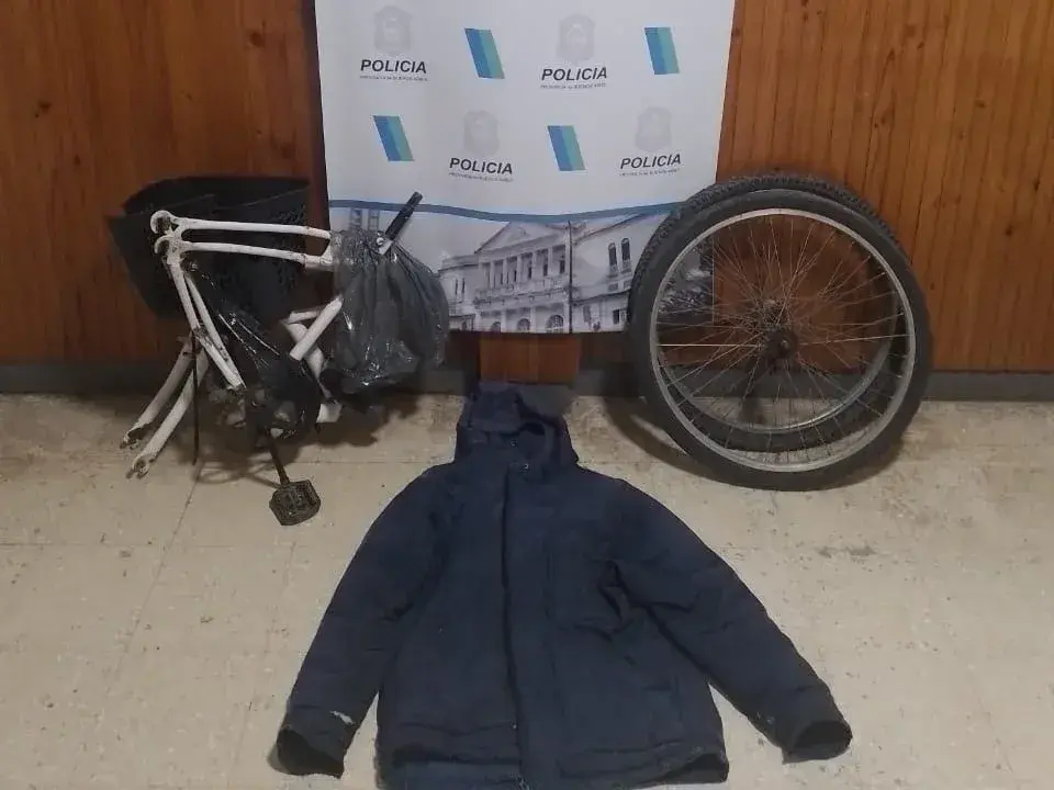 Rodado. Estaba siendo desarmado en el interior de una finca, en San Cayetano