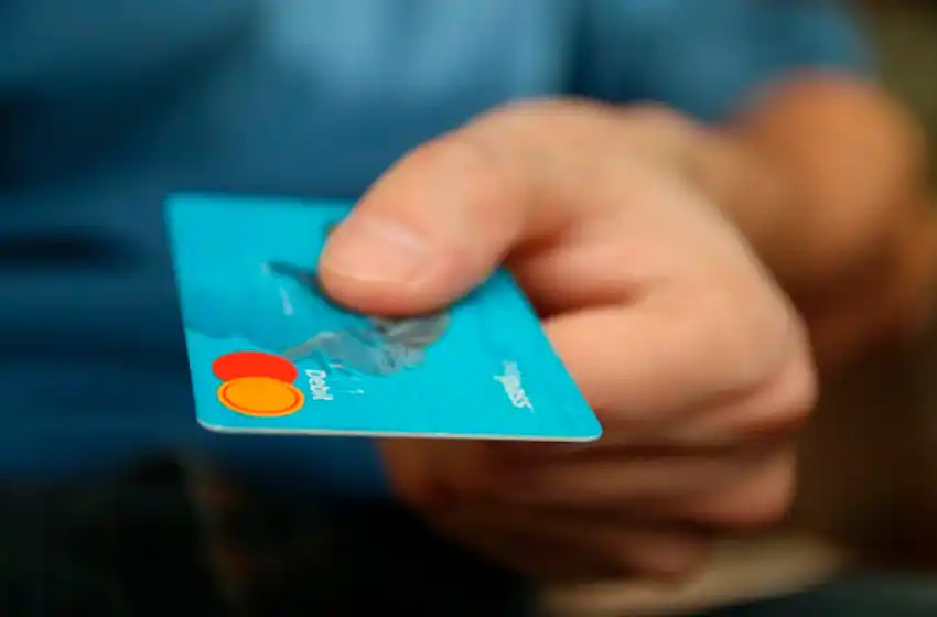 ARCA comenzará a controlar más profundamente el origen del dinero gastado a través de las tarjetas.