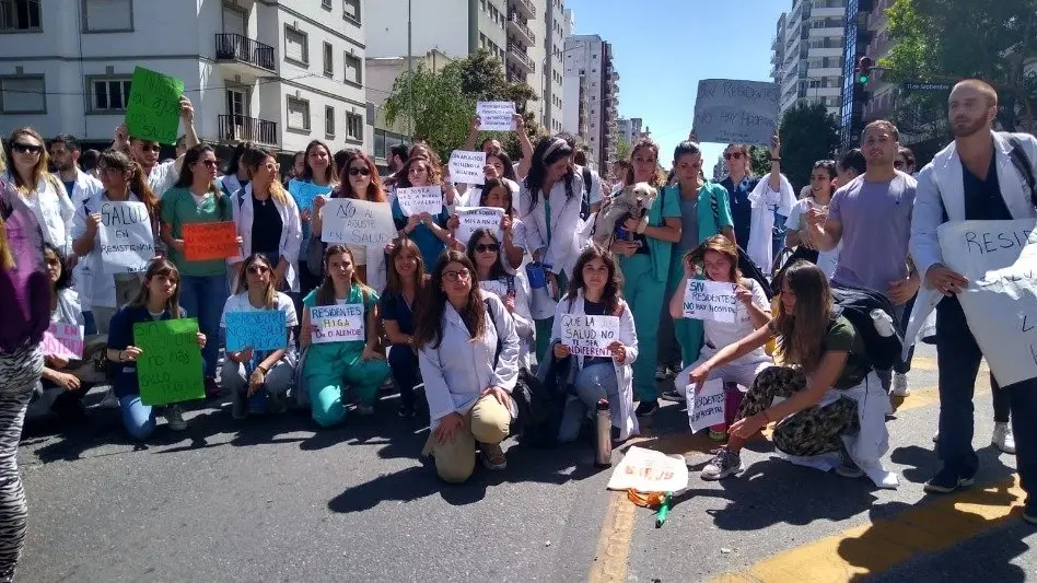 Paro y movilización de residentes de Salud:"Son más 160 residencias que se adhieren al paro"  