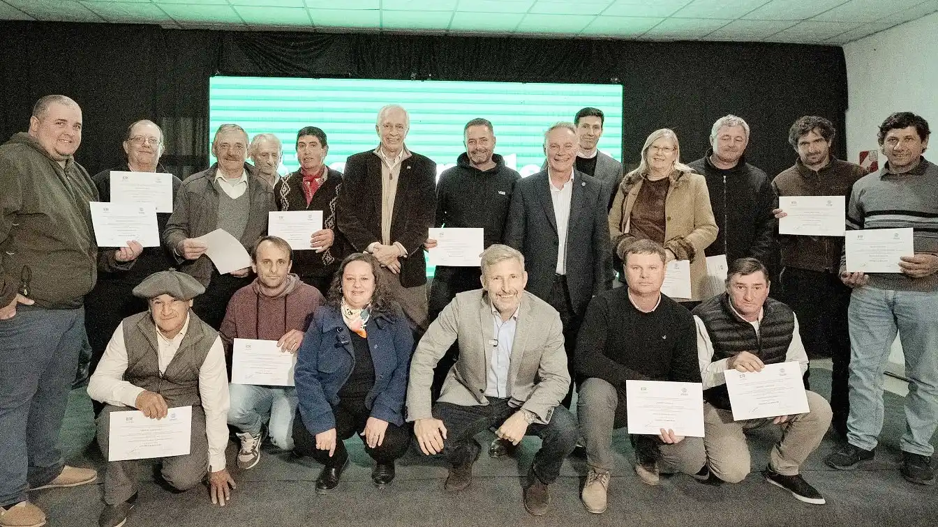 El Gobernador entregó créditos por 1.000 millones de pesos a productores