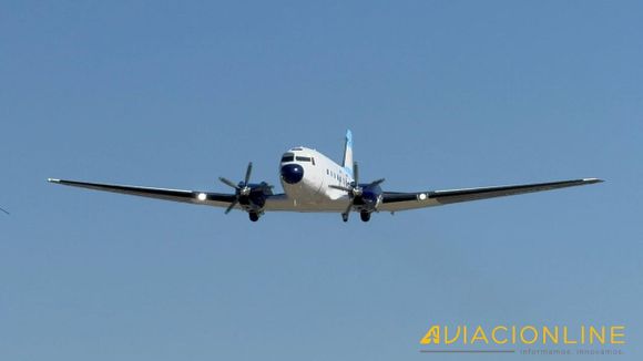 Un avión de 81 años por los cielos de Córdoba