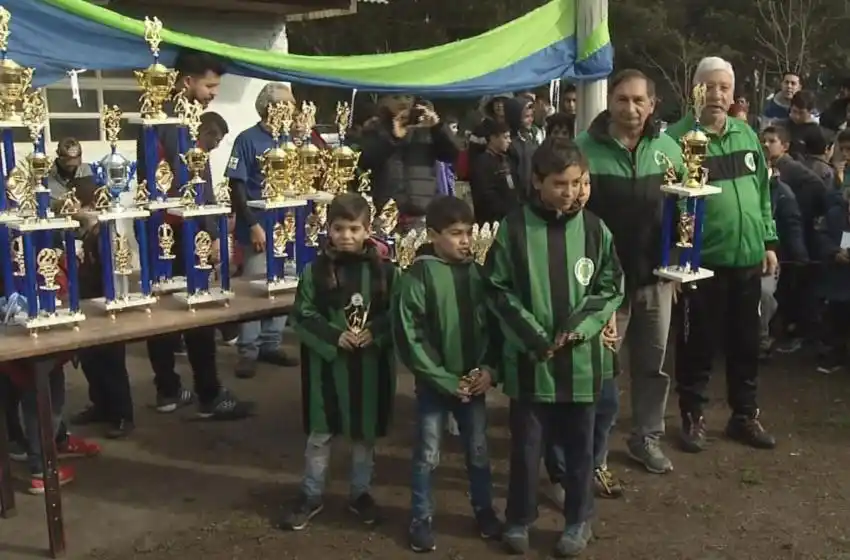 Finalizó el torneo de fútbol barrial "Submarino ARA San Juan"