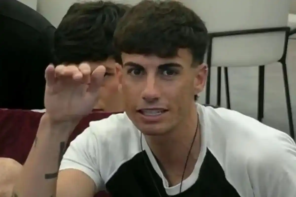 Alan Simone, participante de Gran Hermano (Telefe), vuelve a ser el centro de la polémica por sus comentarios desafortunados.