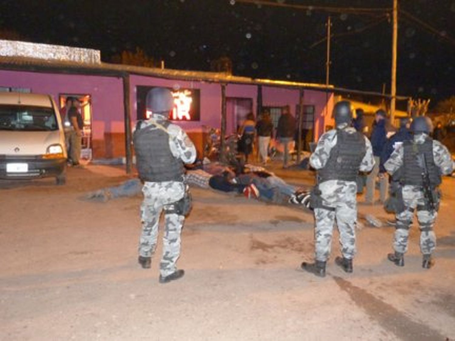 Allanamiento por droga: Hallaron una granada y hubo 40 demorados