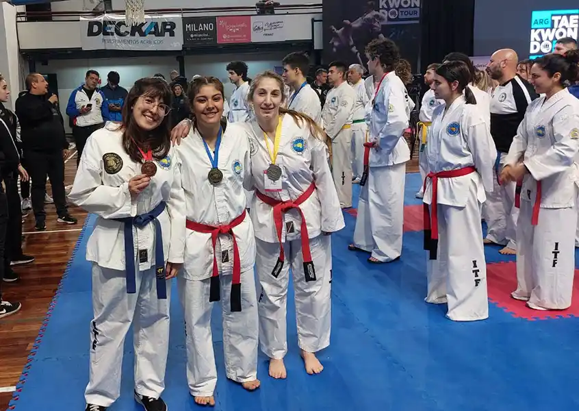 Los necochenses campeones de Taekwondo itf