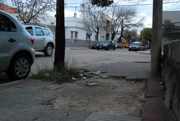 Sin avances: Prometieron multas para frentistas que tuvieran las veredas rotas