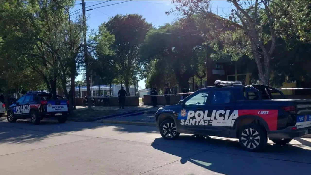 Los dos estudiantes heridos tras el tiroteo en una escuela de Santa Fe reciben atención médica y están fuera de peligro