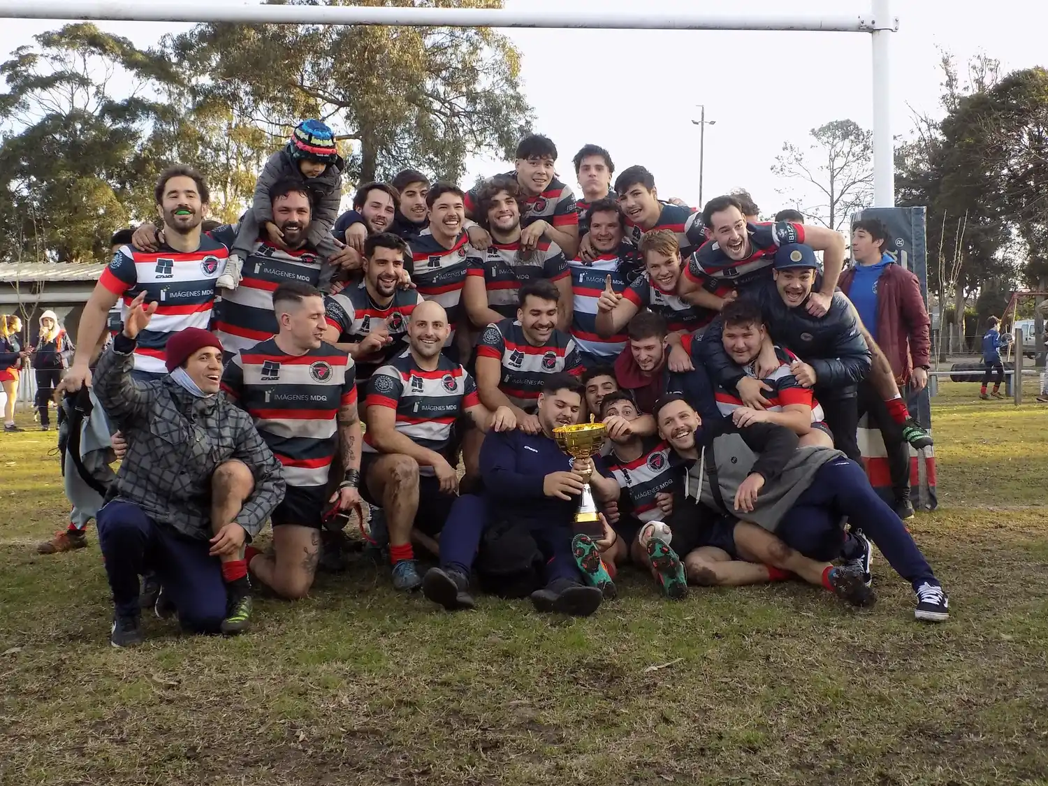 El festejo de Biguá tras consagrarse en el Regional B.