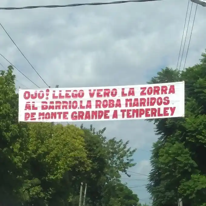 Se mudó a Temperley y le pusieron un pasacalles "zorra robamaridos": En redes la llaman "la China Suárez del Conurbano"