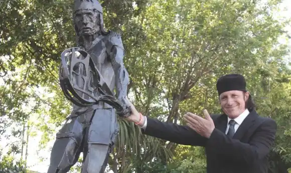 El Náutico restaurará la estatua a Vilas que cumple 12 años