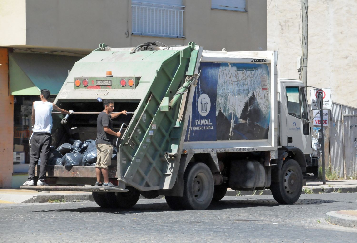 Buscarán implementar camiones recolectores impulsados a GNC.