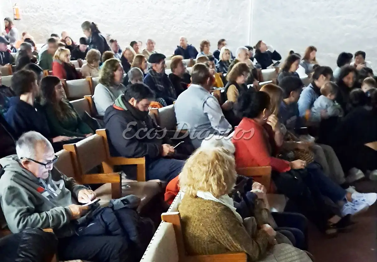 Teatro. El público acompañó y llenó las instalaciones en el evento solidario