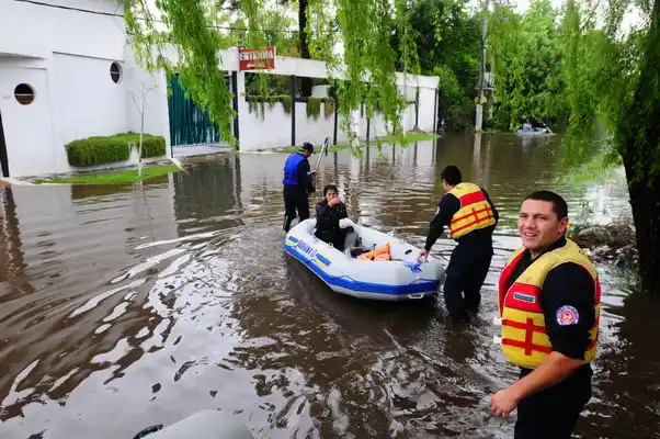 Argentina efímera: Scioli festejó hasta que el agua le llegó al cuello
