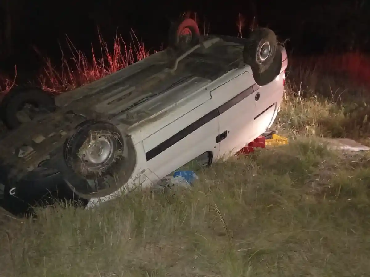 Automovilista lesionado en vuelco cerca de Brinkmann