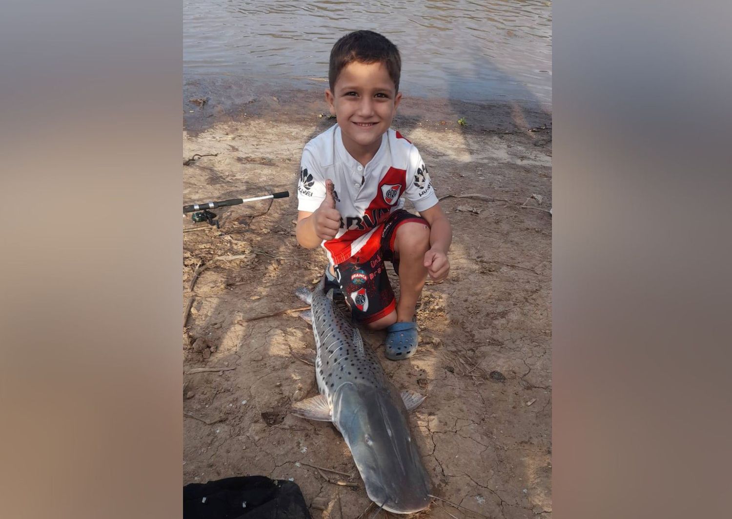 ¡Ciro pescó un surubí!