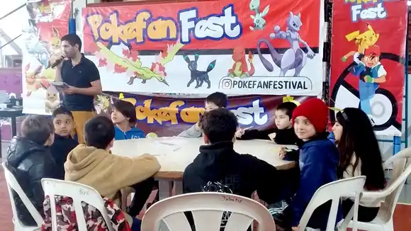 La Pokefan fest llenó de color la tarde fría del domingo