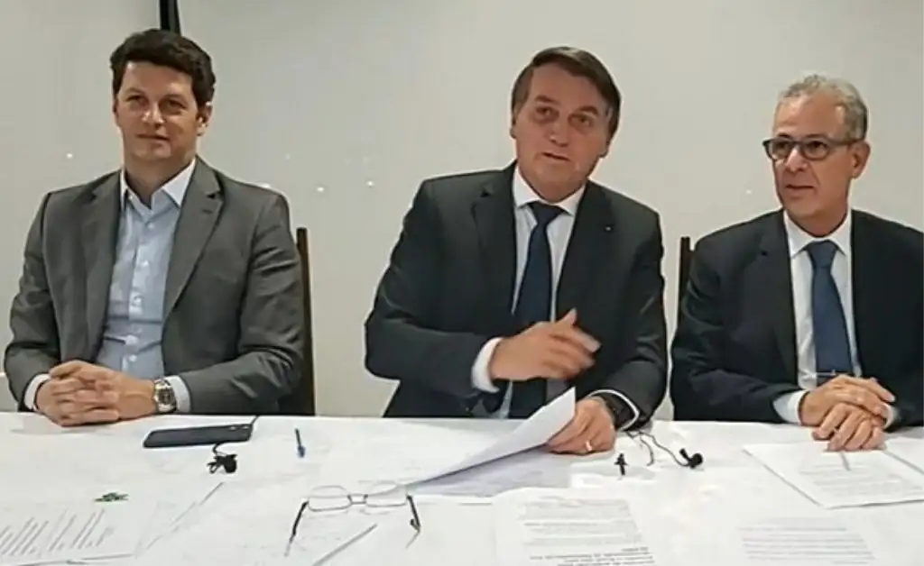 Bolsonaro pide a los brasileños economizar energía para evitar crisis